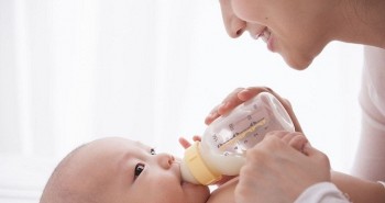 3 lưu ý "sống còn" khi pha sữa công thức cho bé