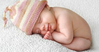 Thời gian ngủ tối thiểu của bé sơ sinh theo từng tháng