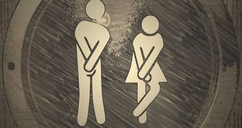 Tại sao chúng ta lại... muốn đi tiểu khi đứng gần phòng vệ sinh?