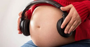 Những âm thanh thai nhi nghe khi trong bụng mẹ có tác dụng kích thích não bộ