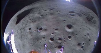 Bức ảnh đầu tiên ở cực nam của Mặt trăng gửi về từ tàu vũ trụ Mỹ
