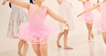 Năng khiếu cho trẻ: Con 3 tuổi nên cho học nhảy dancesport hay múa ballet?