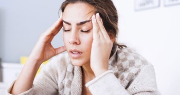 Vì sao bạn dễ bị đau đầu khi trời lạnh?
