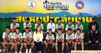 Đội bóng Lợn Hoang của Thái Lan kể chuyện mắc kẹt trong hang Tham Luang