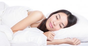 Mẹo ngủ ngon: Ngủ khỏa thân giúp bạn dễ chịu 