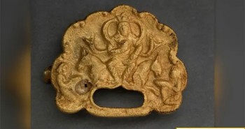 Phát hiện cặp khóa vàng 1.500 năm chạm khắc tinh xảo