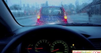 Mẹo lái xe an toàn khi gặp mưa giông sấm sét