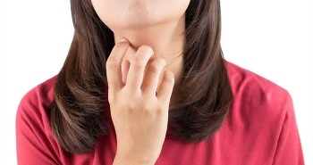 Ngứa họng do dị ứng không khí lạnh, viêm mũi: Làm cách nào để giảm nhẹ?