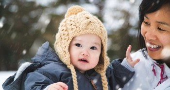 Dành cho cha mẹ: Lưu ý khi mặc đồ mùa đông cho bé