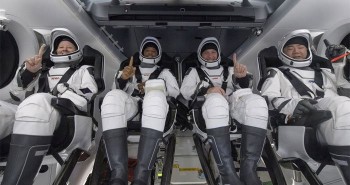 Tàu vũ trụ SpaceX chở toàn dân thường hạ cánh xuống Đại Tây Dương