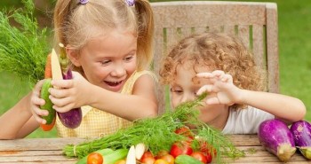 
                            Hãy đưa trẻ đi chợ nếu muốn con ăn nhiều rau
                        