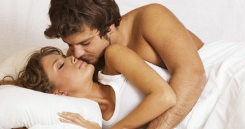 "Ngủ đông với sex" vì nóng nực, chồng nhói tim khi đọc được tin nhắn của vợ với bạn thân