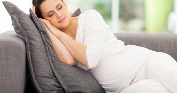 Chiêu trị ợ nóng bằng gối hiệu quả cho mẹ bầu