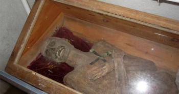 Bí ẩn xác chết 50 năm không phân hủy ở An Giang