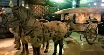 Hai cỗ xe ngựa bằng đồng lớn nhất trong lăng mộ Tần Thủy Hoàng sống động đến kinh ngạc
